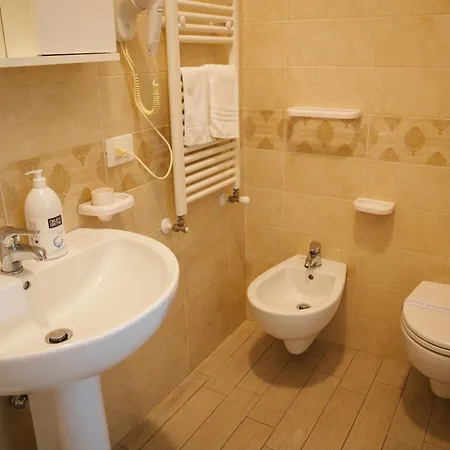 Economy With Free Parking, Unfdergound, 400 Meters From The Historic Center Of * Tropea