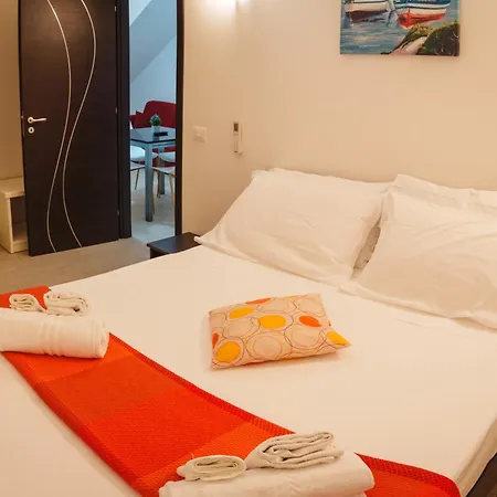 Economy With Free Parking, Unfdergound, 400 Meters From The Historic Center Of