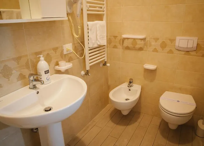 Economy With Free Parking, Unfdergound, 400 Meters From The Historic Center Of * Tropea