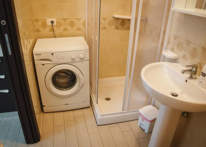 Economy With Free Parking, Unfdergound, 400 Meters From The Historic Center Of Tropea